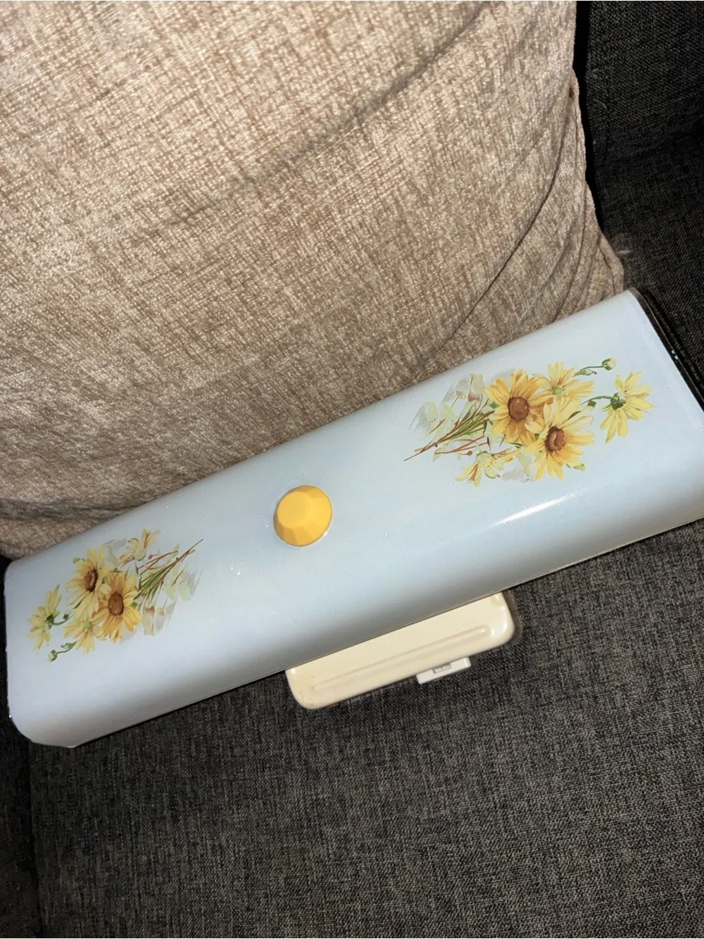Vintage 1950 – 1970s Sunflower Accent Wall Light fixture w Yellow Floral Detail